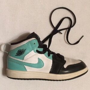 Jordan 1 Retro High Preschool sz 1Y